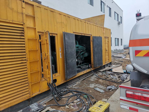 万宁如何在发电机出租合同中约定设备的维修和保养责任?