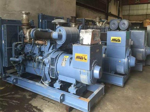 万宁发电机组带负载降电压是什么原因照成的？