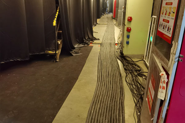 万宁柴油发电机组的输出电压可以调节到哪些范围？