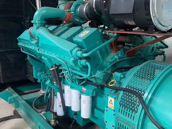 万宁更换100kW柴油发电机组机油时，需要注意哪些事项？